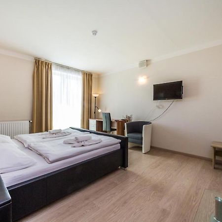 Nad Kralovnou Hotel & Restaurant Praga Zewnętrze zdjęcie