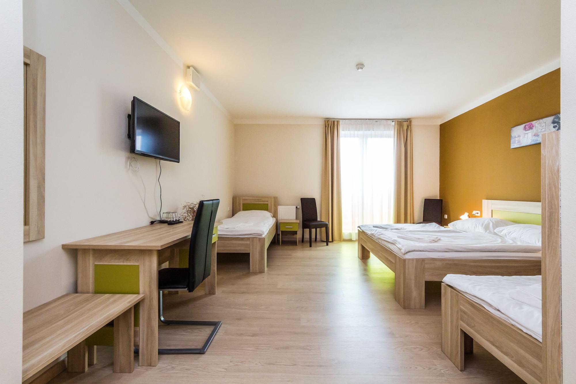 Nad Kralovnou Hotel & Restaurant Praga Zewnętrze zdjęcie