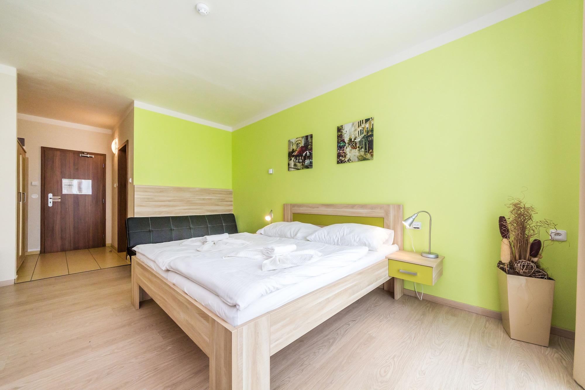 Nad Kralovnou Hotel & Restaurant Praga Zewnętrze zdjęcie