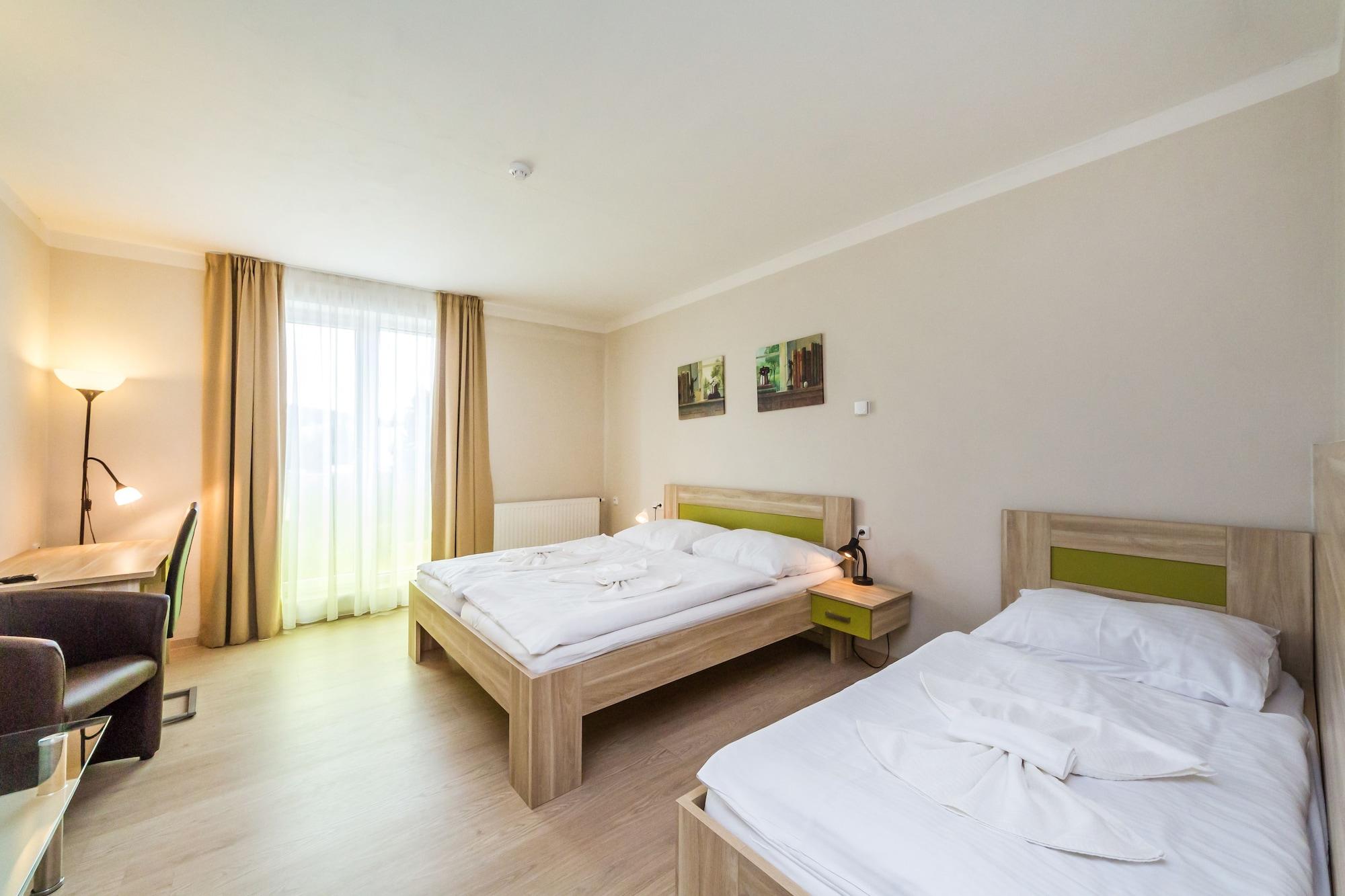 Nad Kralovnou Hotel & Restaurant Praga Zewnętrze zdjęcie