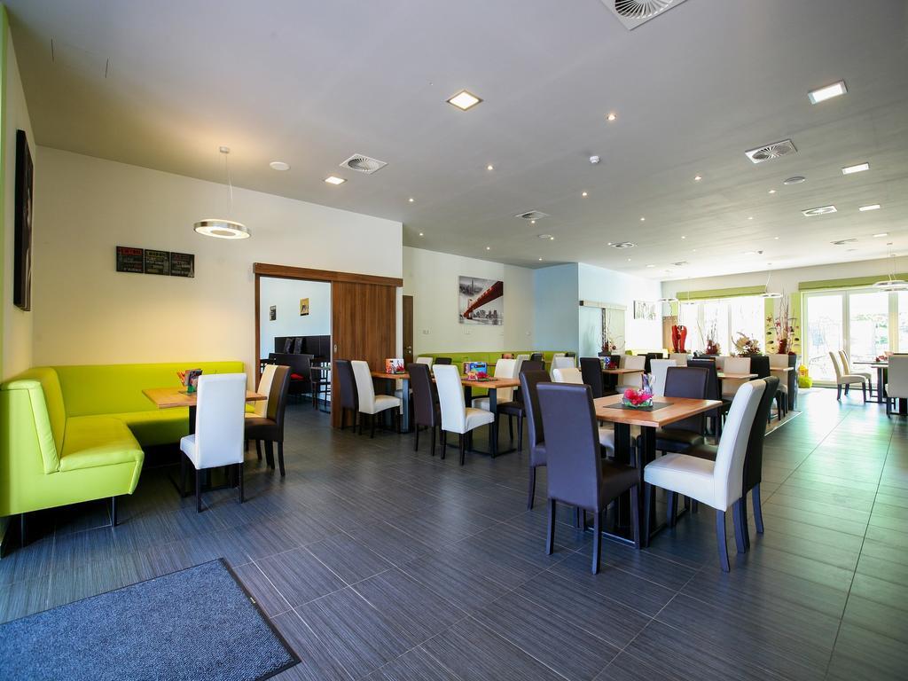 Nad Kralovnou Hotel & Restaurant Praga Zewnętrze zdjęcie
