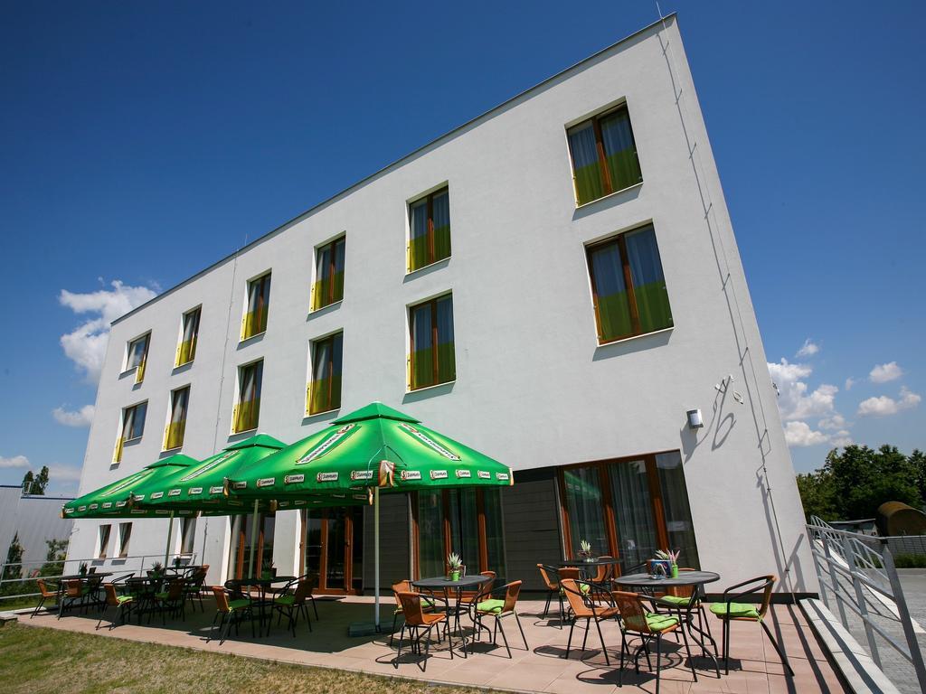 Nad Kralovnou Hotel & Restaurant Praga Zewnętrze zdjęcie