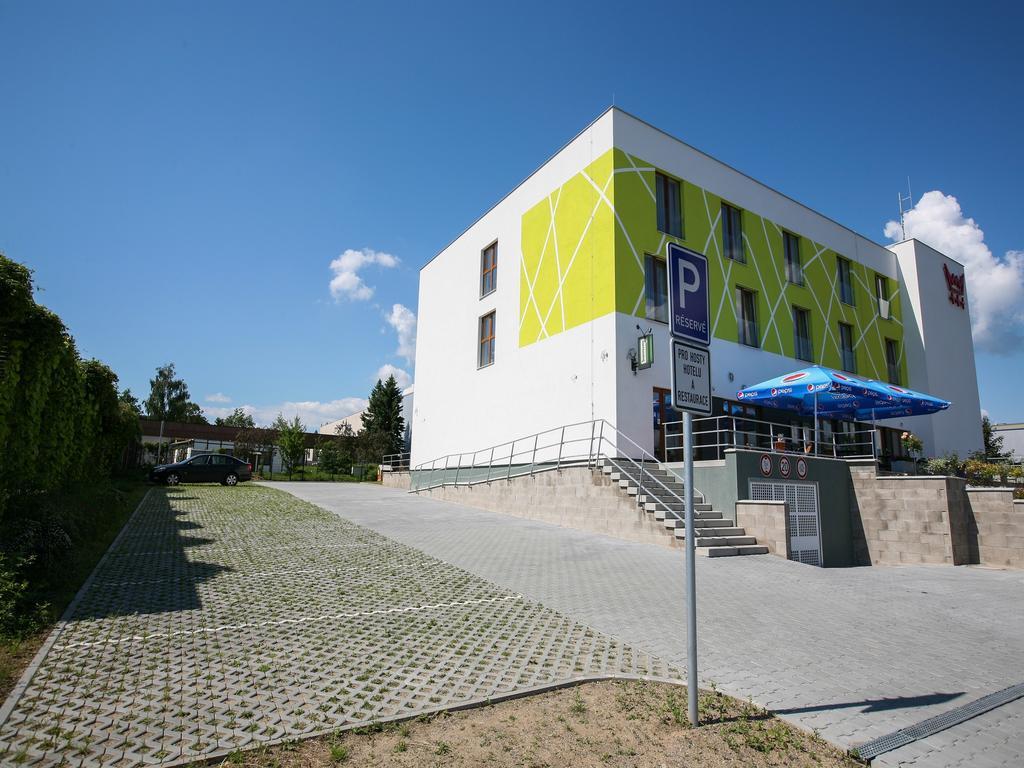 Nad Kralovnou Hotel & Restaurant Praga Zewnętrze zdjęcie