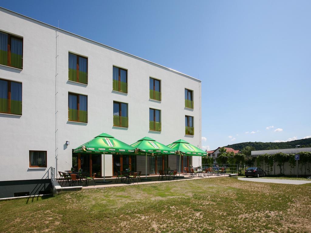 Nad Kralovnou Hotel & Restaurant Praga Zewnętrze zdjęcie