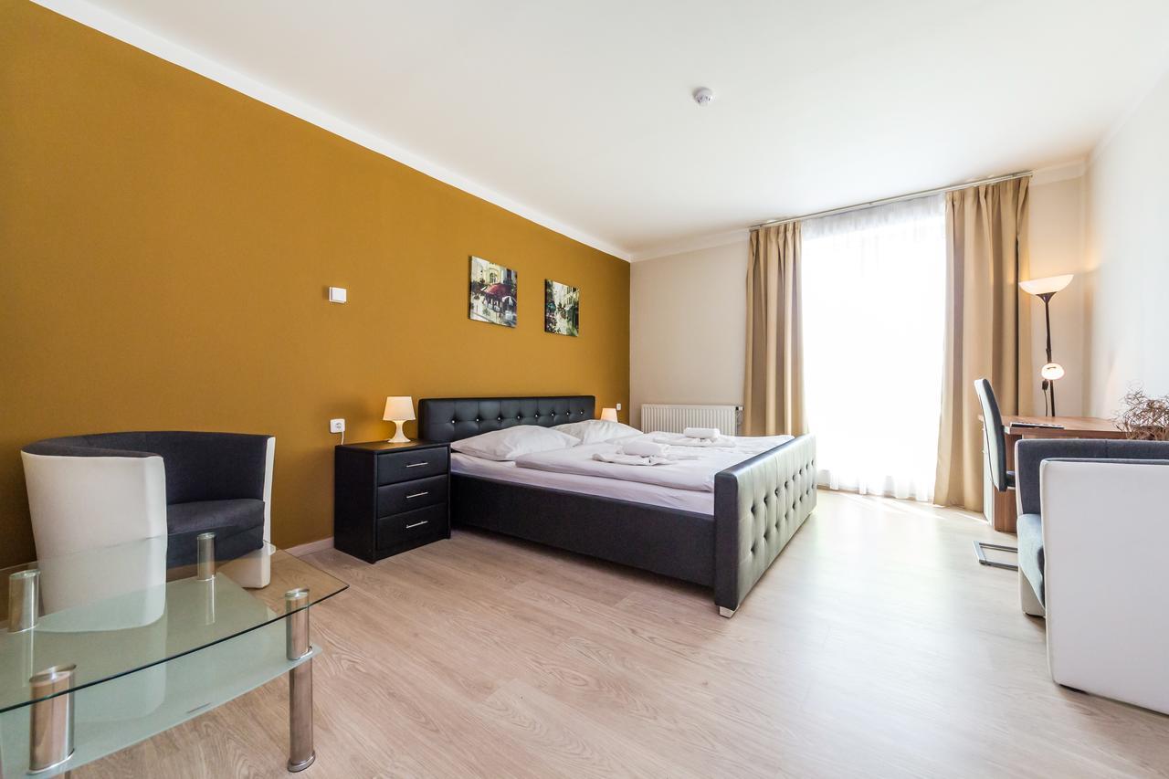 Nad Kralovnou Hotel & Restaurant Praga Zewnętrze zdjęcie
