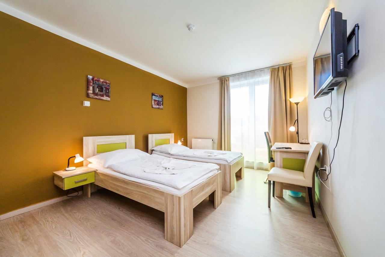 Nad Kralovnou Hotel & Restaurant Praga Zewnętrze zdjęcie