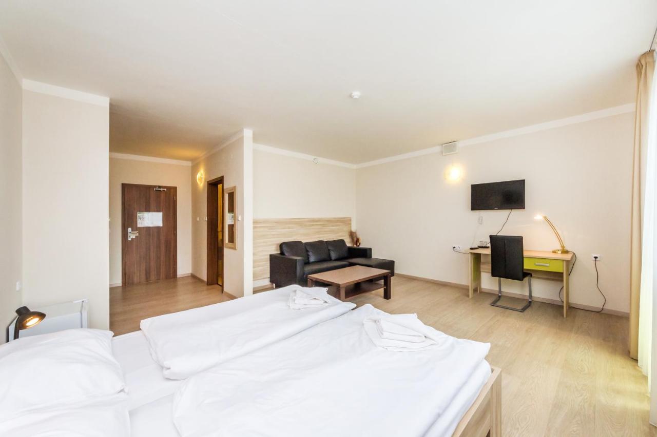 Nad Kralovnou Hotel & Restaurant Praga Zewnętrze zdjęcie
